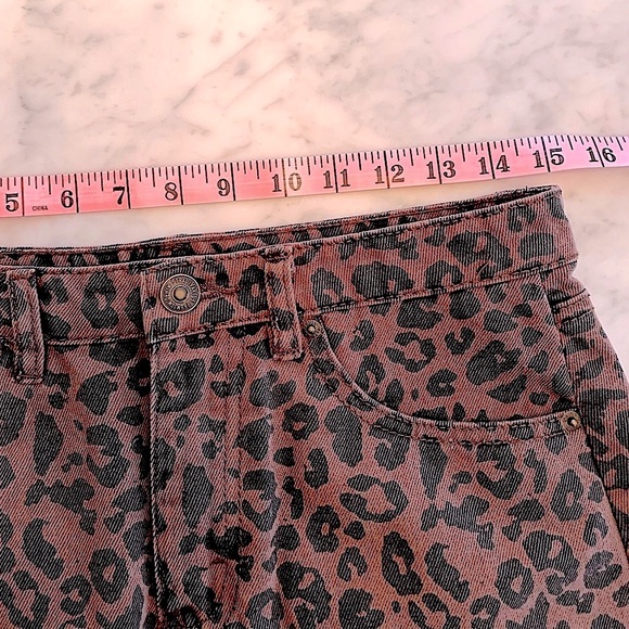 Leopard print denim mini skirt waist 30” Strtavarious - Zara’s little sister - Picture 5 of 10